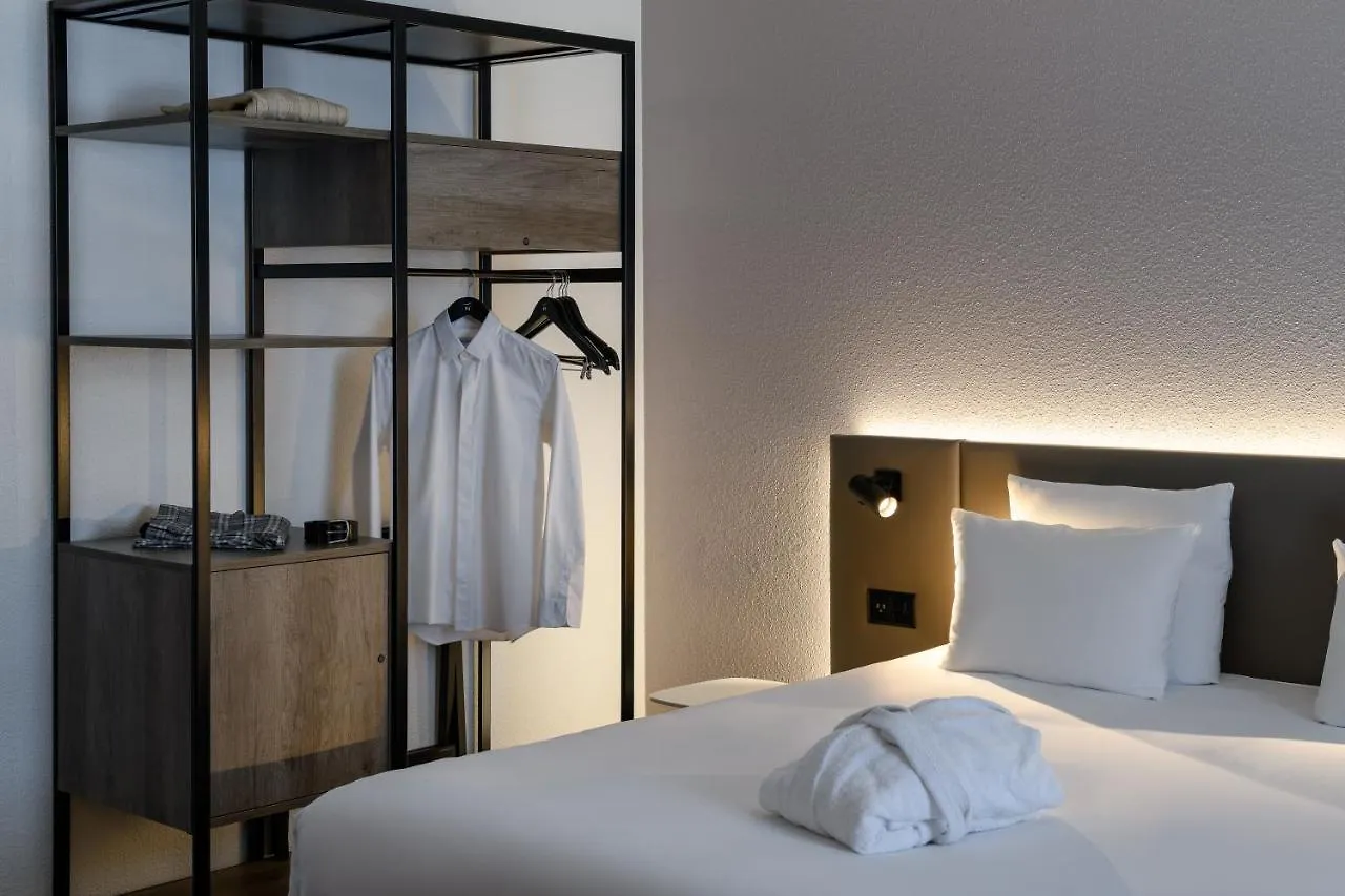 Novotel Zurich City West 4*,