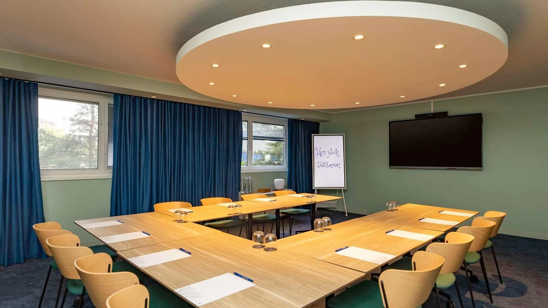Novotel Zurich City West 4*,