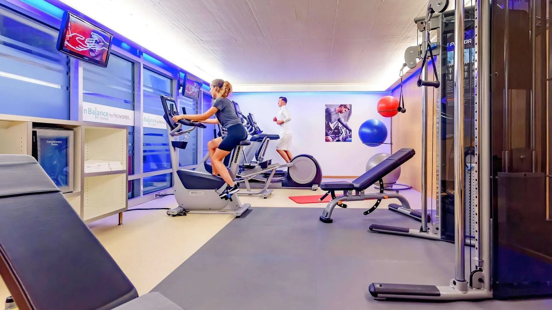 Novotel Zurich City West 4*,