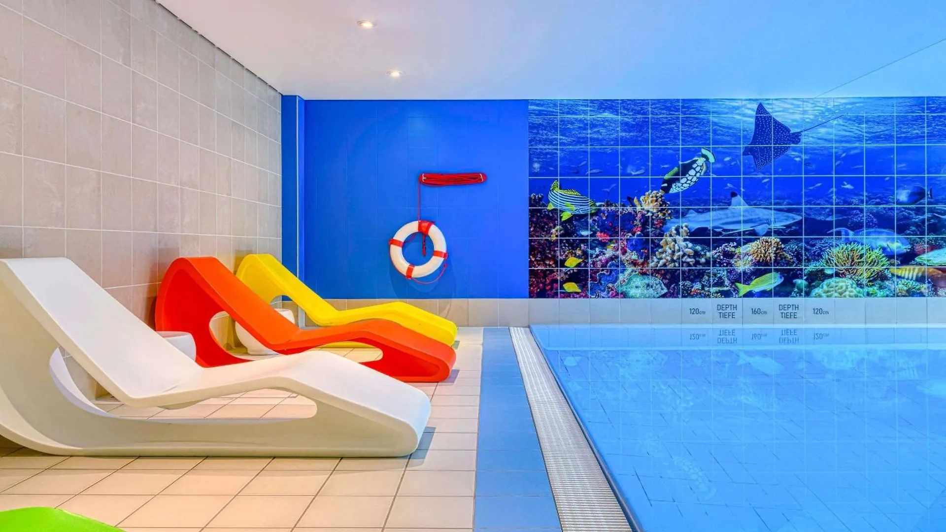 Novotel Zurich City West 4*,